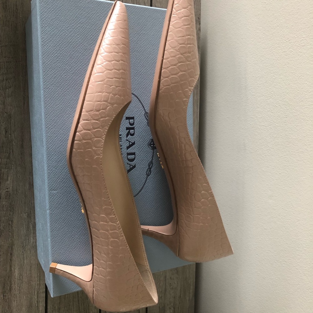 New, Prada Croc-embossed leather pointy toe pump. - Picture 3 of 6